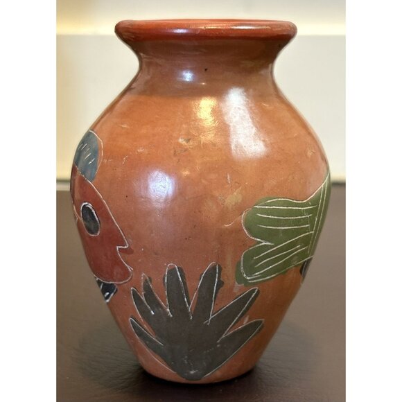 Clay Pottery Nicaraguan Vase With Fish Design Artisan - Picture 3 of 8